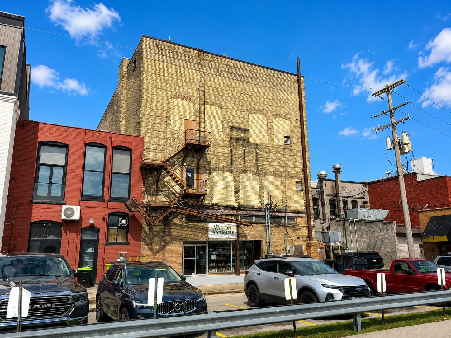 Wilson's Antiques storefront at 123 S. Union Street